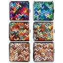 Seis estuches metálicos con tejidos chevron.webp